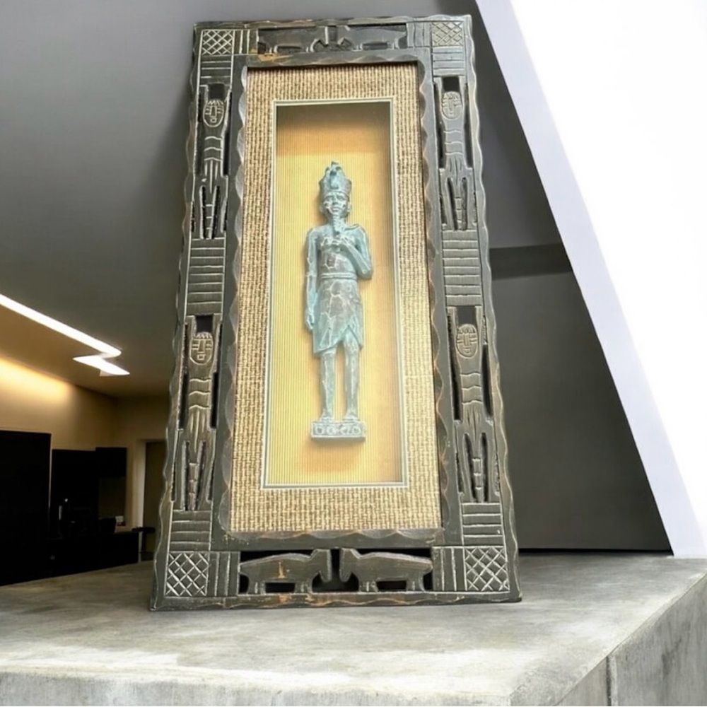 💎💟🎁Vintage Hand carved Mayan sculpture boxed in wooden frame. - Picture 2 of 15